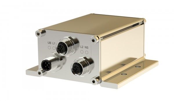 MEMS sensörleri (Mikro-Elektro-Mekanik-Sistem) ile yerçekim alanındaki eğimin tespiti ve daha sonra Controlle MEMS sensörleri ile sayısallaştırma ve doğrusallaştırma, silikon dökme mikromekanik teknolojisi kullanılarak üretilen entegre devrelerdir. Hareketli mikromekanik yapıların yardımıyla çift kapasiteler oluşur. Bu yapılar, örneğin yerçekimi ivmesi (g) gibi hızlanmalar sırasında saptırılırsa, ölçülen ve daha fazla işlenen kapasite değişiklikleri meydana gelir. Çıkış gerilimi Ug * sin (α) fonksiyonunu takip eder. Buradaki α açısı, g-vektörüne göre ölçülen sensörün eğim açısıdır. Bu sensörler hassas bir şekilde ölçülür, uzun servis ömrüne sahiptir ve çok sağlamdır. Ölçüm eksenleri birbirinden bağımsız çalışır. IEC 61158/61784 veya PNO şartnamesine uygun PROFINET arayüzü Sipariş No. 2.712 ve 2.722, sürüm 2.3, entegre.

Ürün kategorisi:	Eğim sensörü
arabirimi:	PROFINET
Gövde malzemesi:	Alüminyum AIMgSi 1, paslanmaz çelik 1.4404
Stil:	65 mm, 90 mm
Ölçüm aralığı x ekseni:	Lütfen yorum alanında belirtin.
Ölçüm aralığı y ekseni:	Lütfen yorum alanında belirtin.
Ölçüm aralığı z ekseni:	Lütfen yorum alanında belirtin.
Girişim hızlanmalarında davranış:	standart
profile:	Standart, PROFINET
Kurulum pozisyonu:	TOP 1, TOP 2, TOP 3, TOP 4, TOP 5, TOP 6
Elektrik bağlantısı:	M12 konnektör, kablo çıkışı
Elektrik bağlantısı:	1 konektör (1 x karma konektör), 2 konektör (1 x PROFINET, 1 x besleme), 3 konektör (2 x PROFINET, 1 x besleme), yorum alanında kablo uzunluğunu m olarak belirtin.
Elektrikli ve / veya mekanik varyant:	standart

